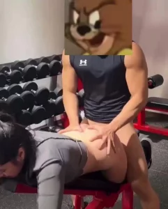 健身房后入慾望女，就想被男人各种狠操玩弄大屁股